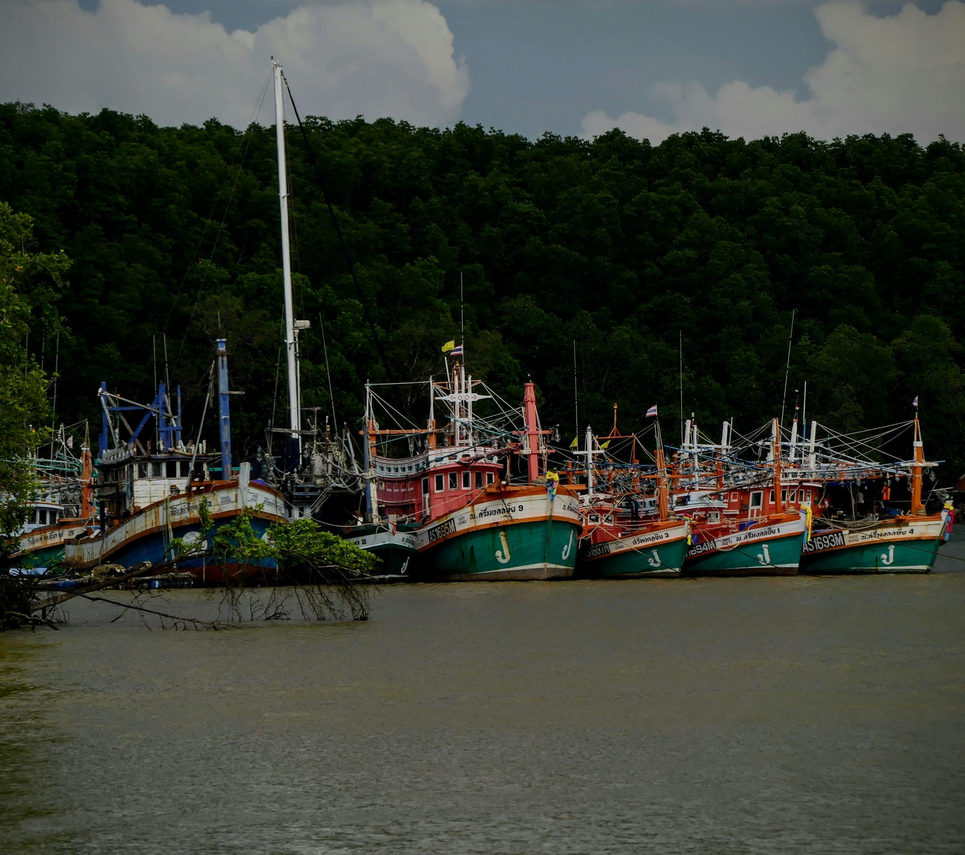 A bunch of boats that are sitting in the water